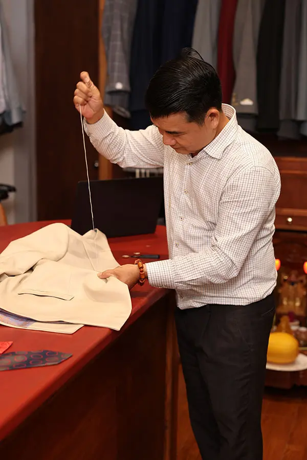 Binh Tailor - At the atelier